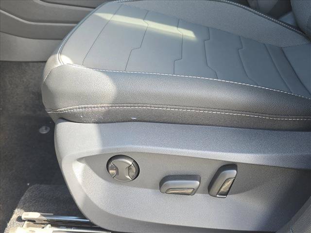 Used 2026 Volkswagen Taos SE FWD image 7