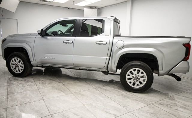 Used 2024 Toyota Tacoma SR5 image 3