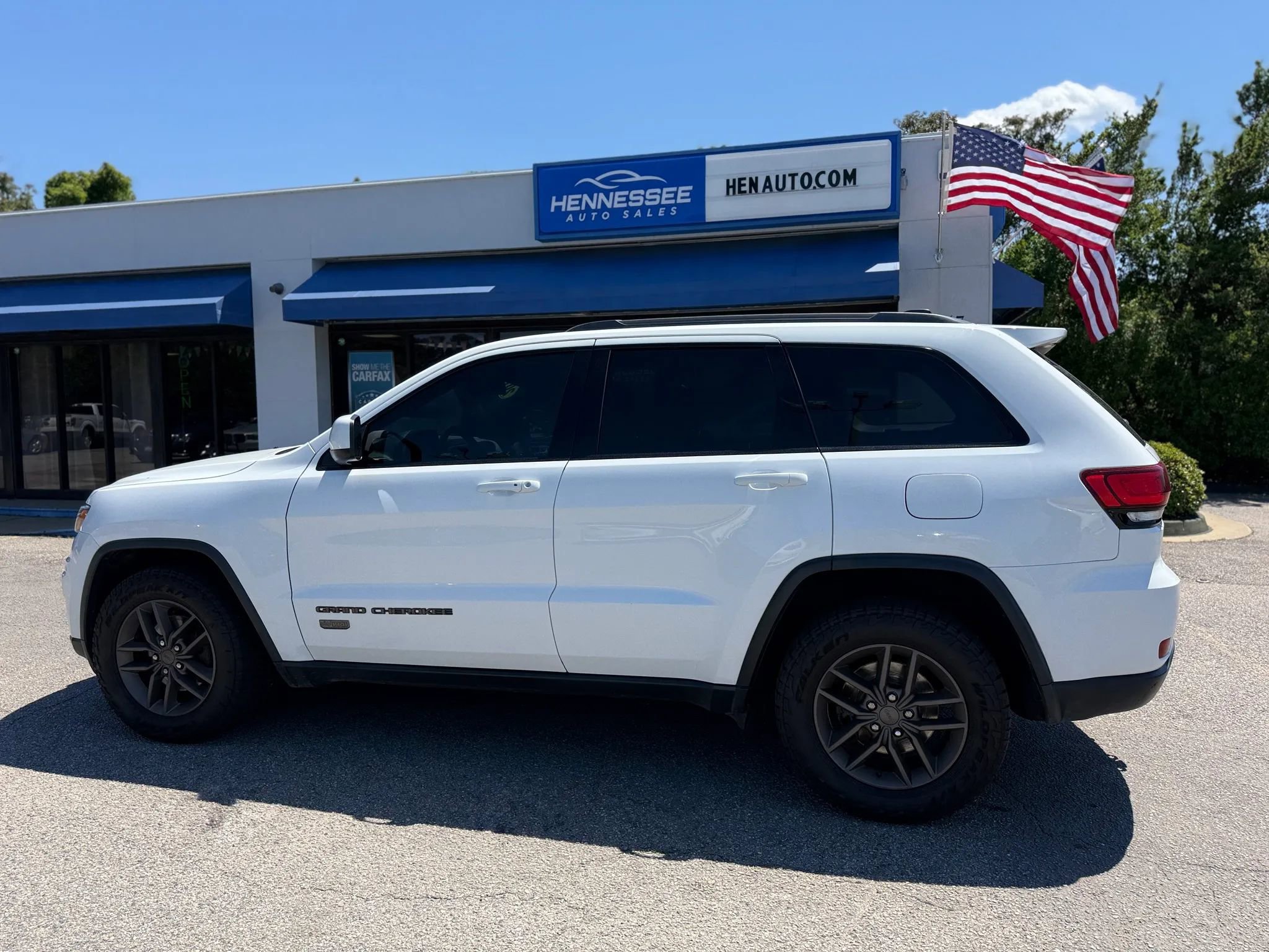 Used 2016 Jeep Grand Cherokee Laredo 75th Anniversary AWD/4WD image 30