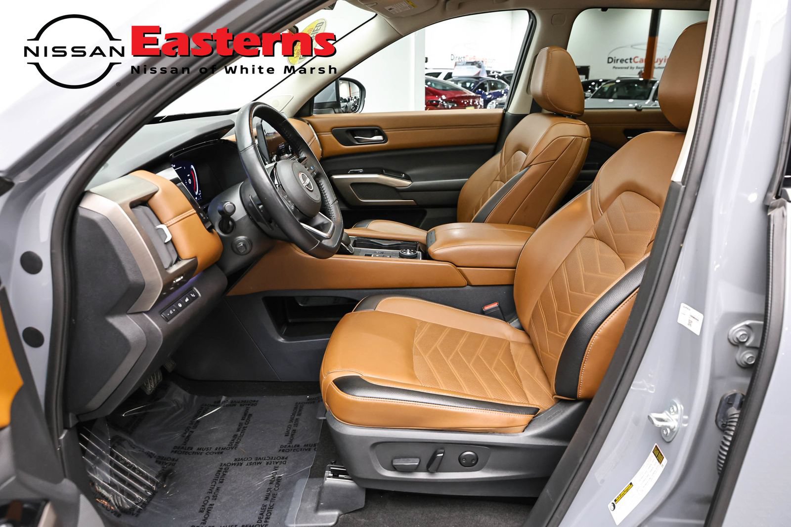 Used 2024 Nissan Pathfinder Platinum w/ Black Appearance Package AWD/4WD image 14