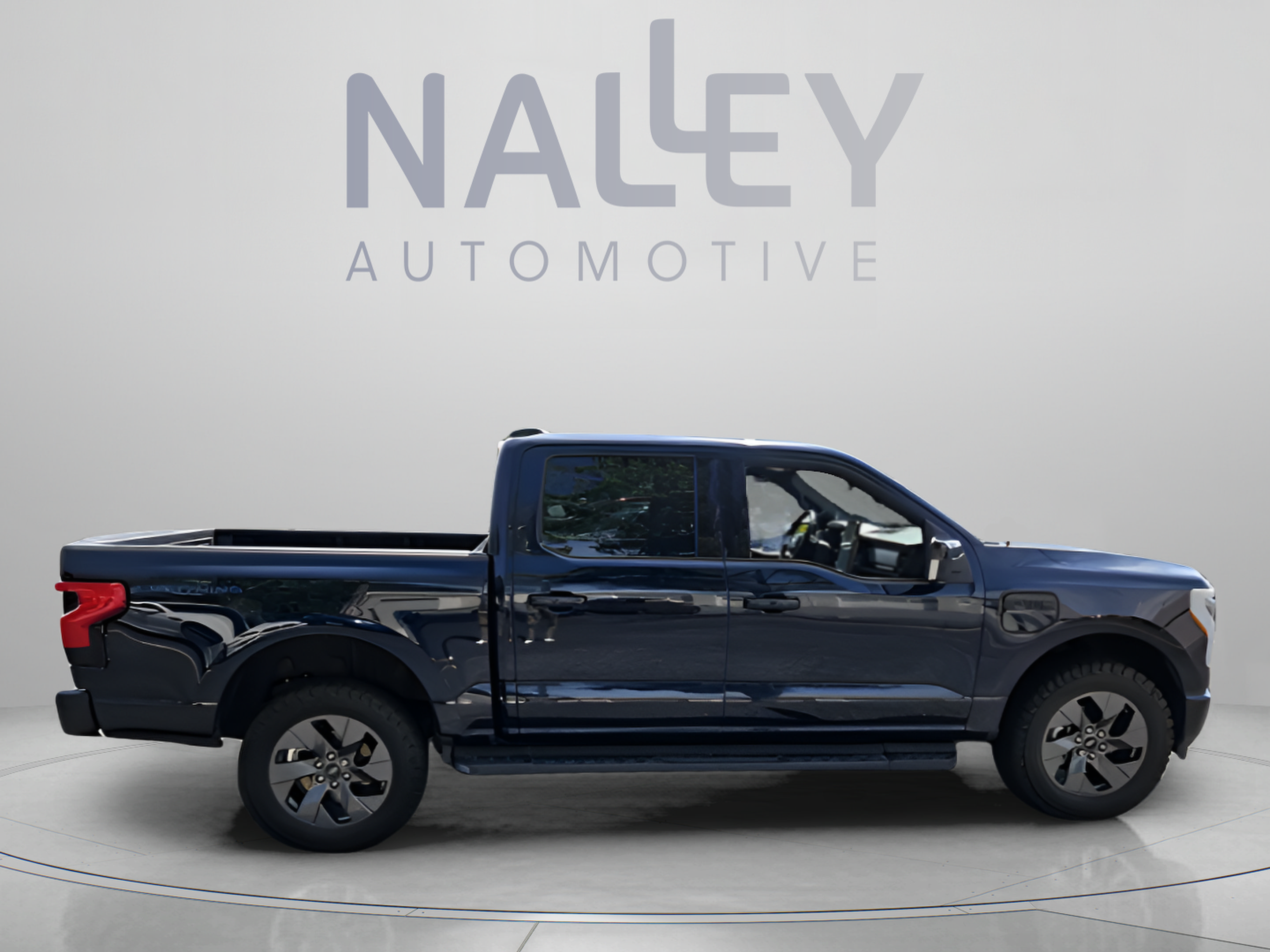 Used 2023 Ford F150 Lightning Lariat AWD/4WD image 11