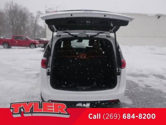 New 2026 Chrysler Pacifica Pinnacle w/ Trailer Tow Group AWD/4WD image 17