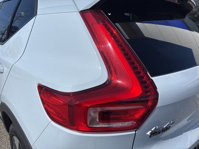 Used 2025 Volvo XC40 B5 Plus AWD/4WD image 11