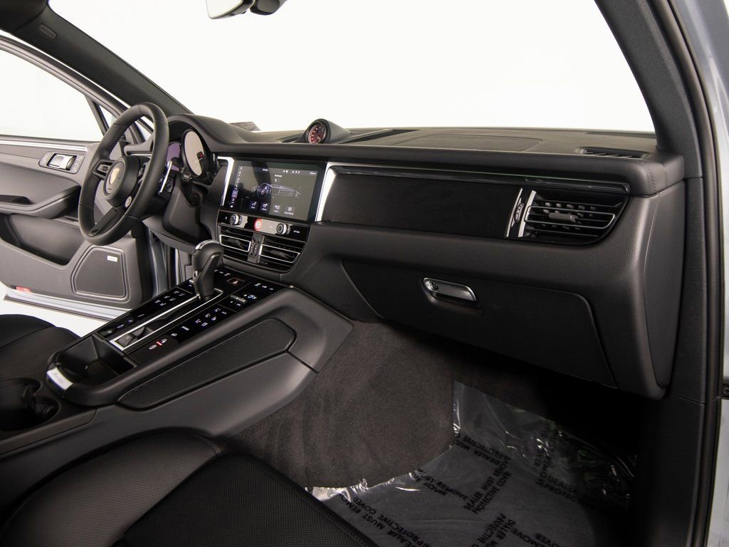 New 2026 Porsche Macan GTS image 25