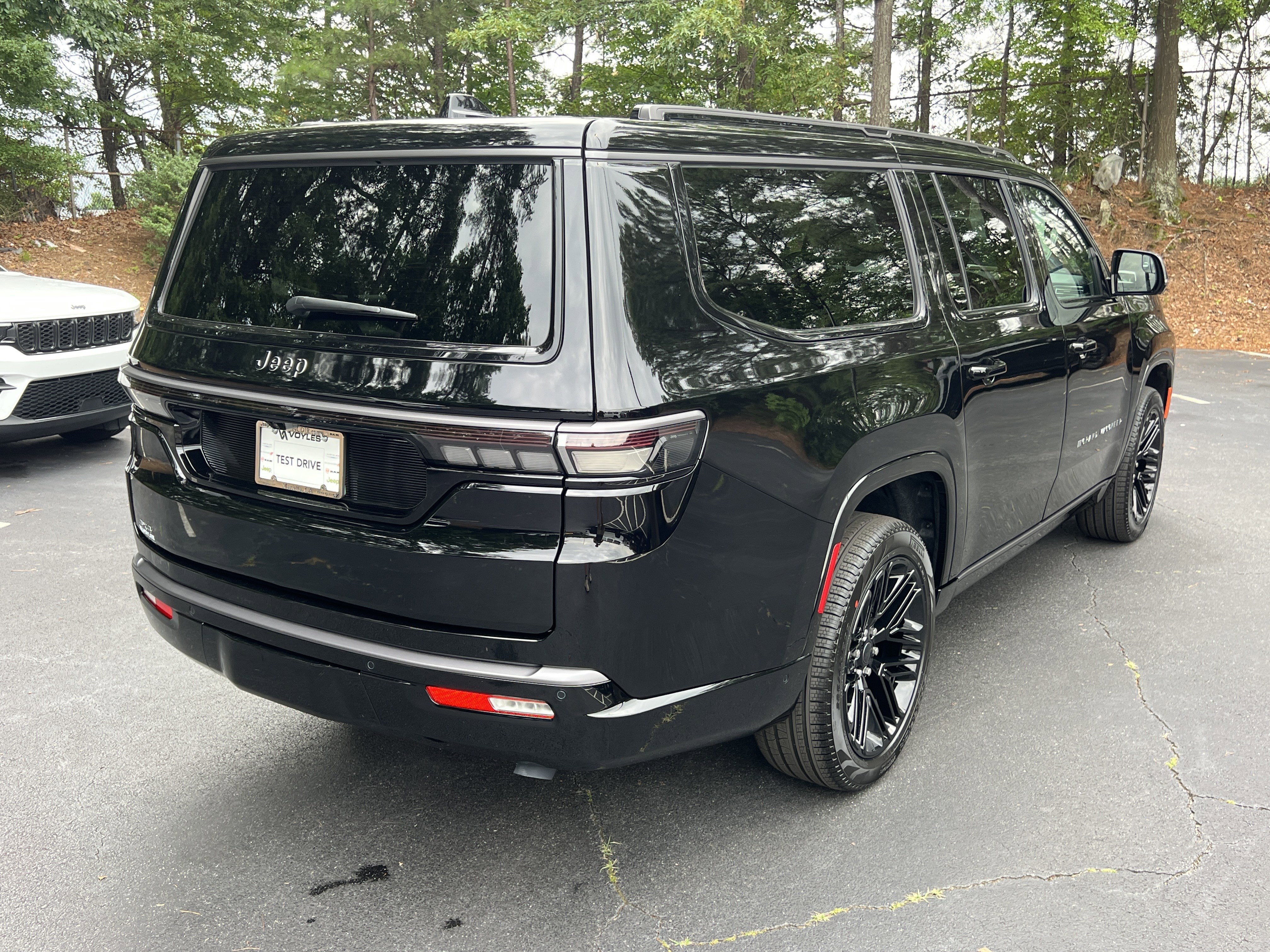New 2026 Jeep Grand Wagoneer L Limited AWD/4WD image 8