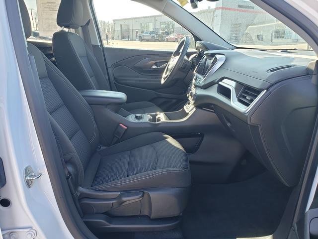 Used 2023 GMC Terrain SLE w/ Driver Convenience Package image 17