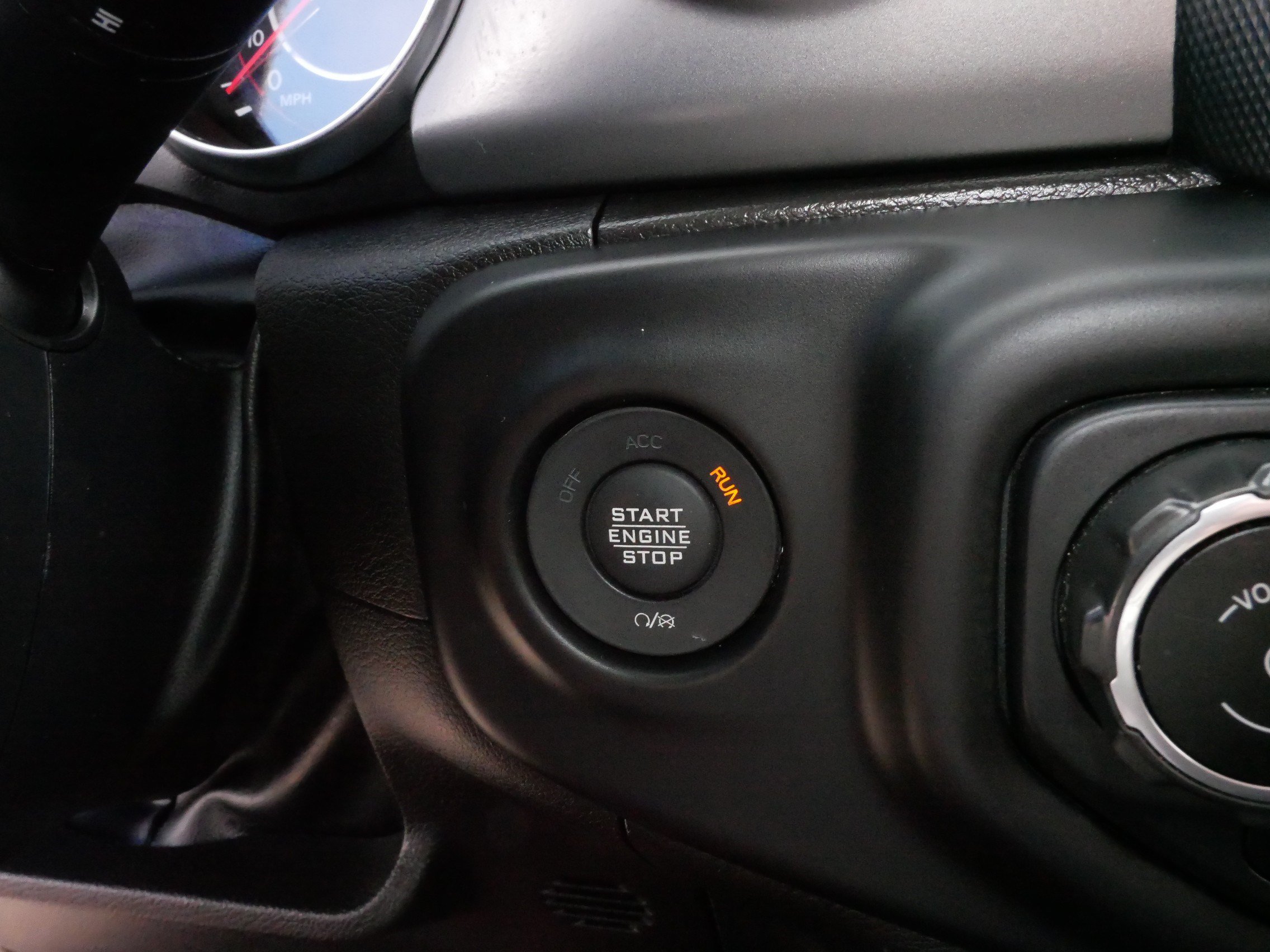 Used 2022 Jeep Gladiator Rubicon w/ Cold Weather Group AWD/4WD image 31