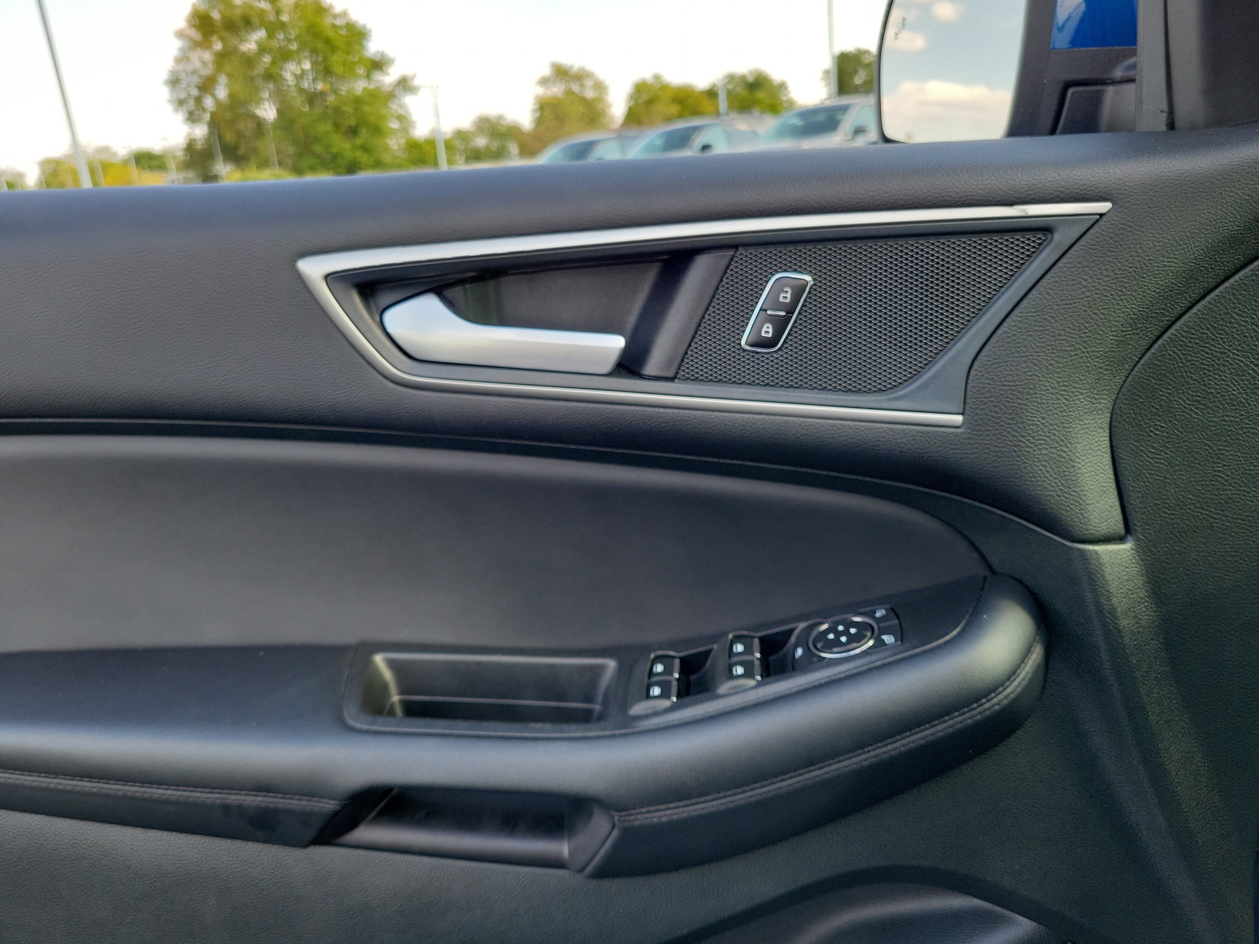 Used 2024 Ford Edge SEL image 17