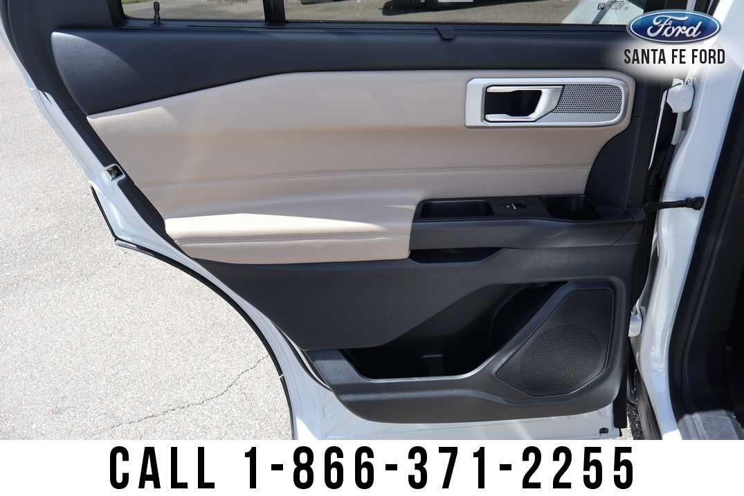 Used 2020 Ford Explorer Limited w/ Class III Trailer Tow Package RWD image 19