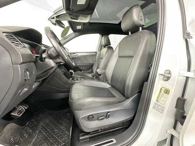 Used 2022 Volkswagen Tiguan SE R-Line AWD/4WD image 4