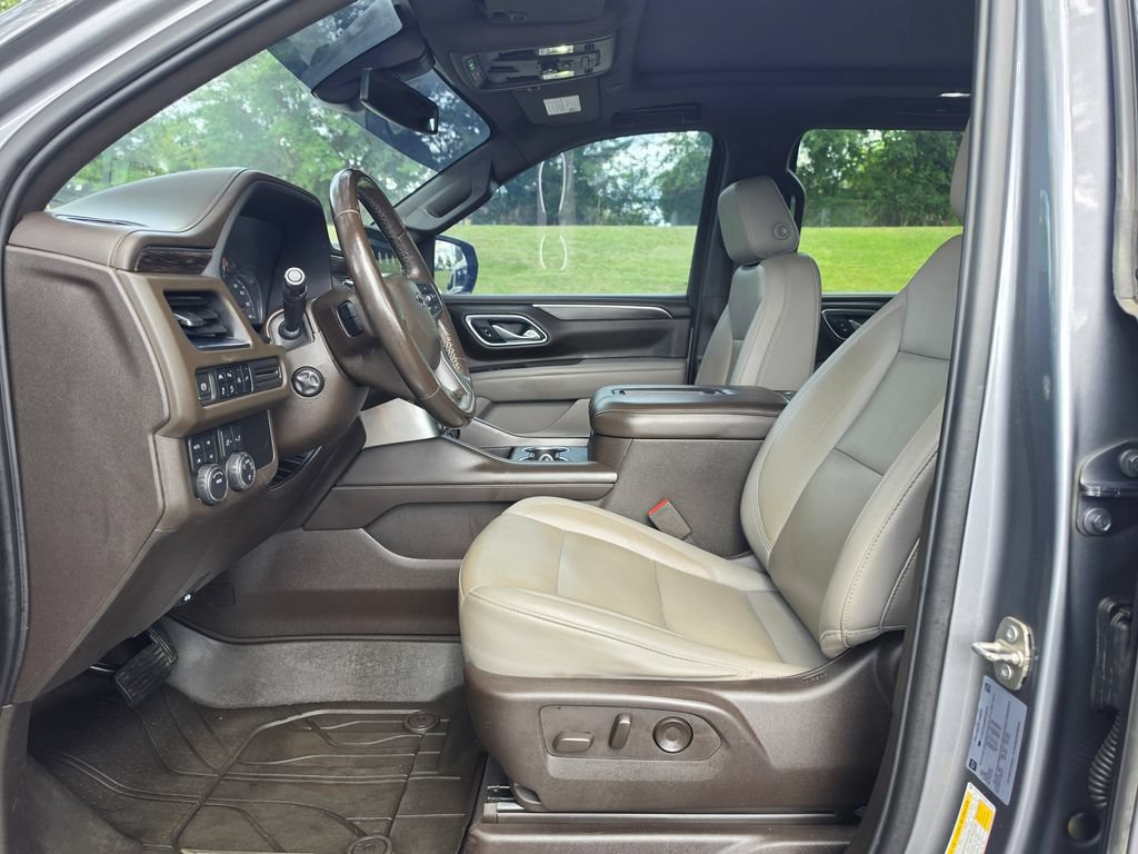 Used 2021 Chevrolet Tahoe Z71 w/ Luxury Package AWD/4WD image 8