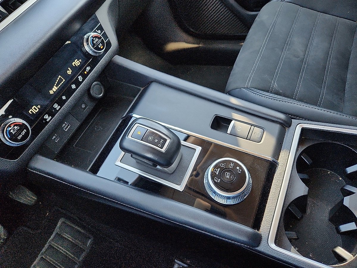 Used 2024 Mitsubishi Outlander FWD image 12