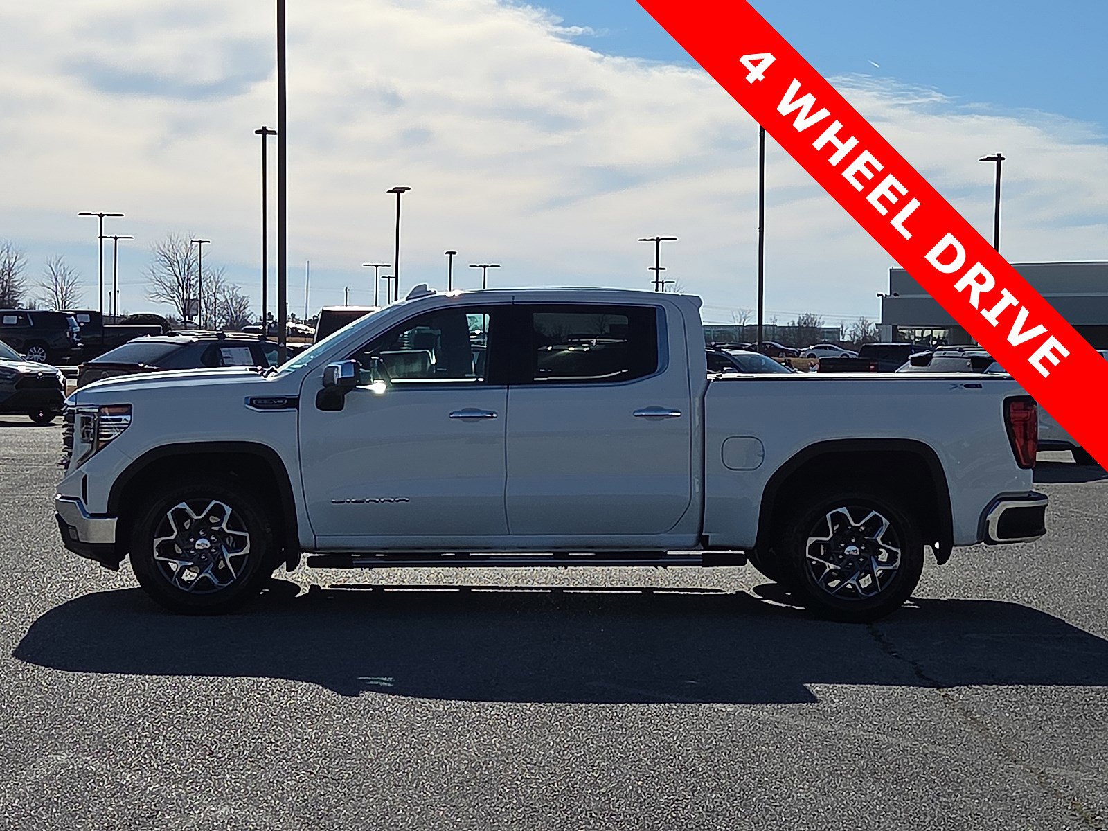 Used 2023 GMC Sierra 1500 SLT w/ SLT Convenience Package image 3