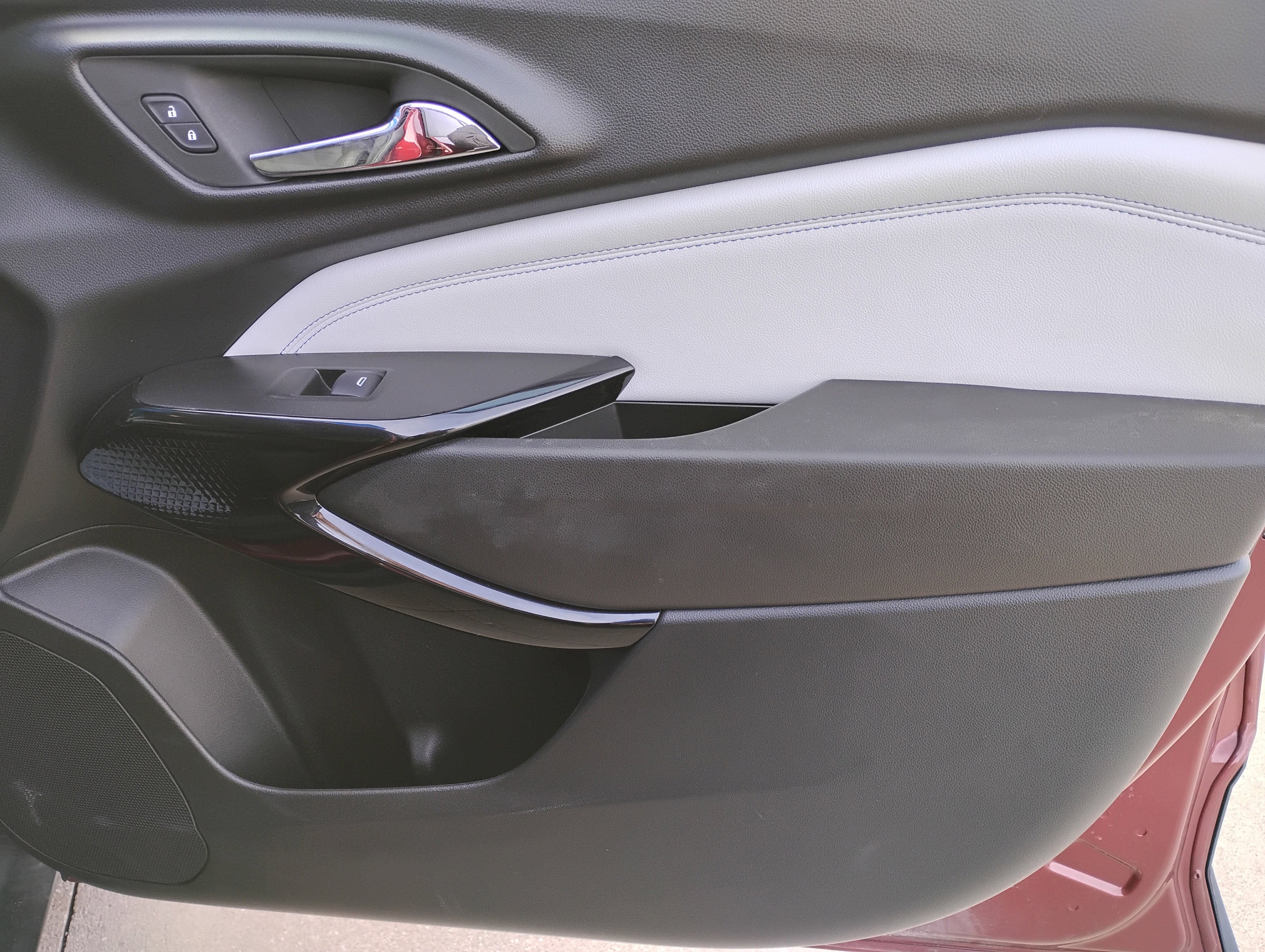 Used 2025 Chevrolet Trax LT w/ LT Convenience Package image 19