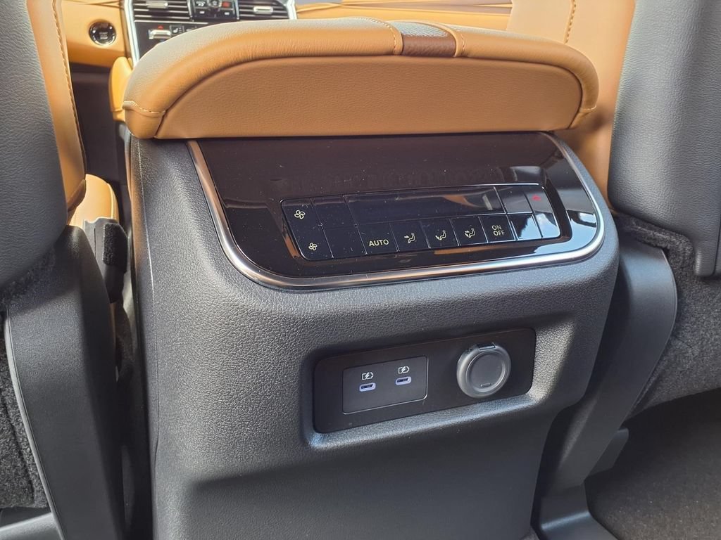 New 2026 Nissan Armada SL w/ Captain's Chari Seat Package AWD/4WD image 22