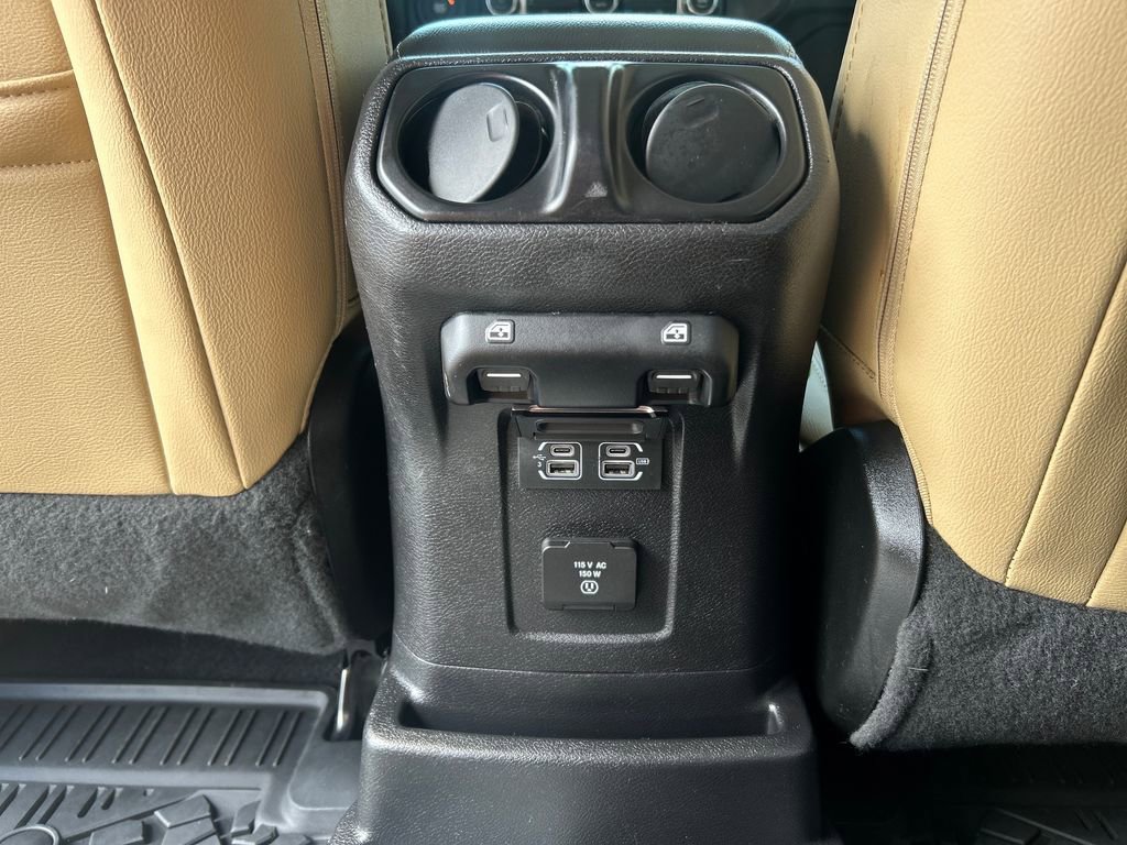 Used 2019 Jeep Wrangler Unlimited Sahara AWD/4WD image 17