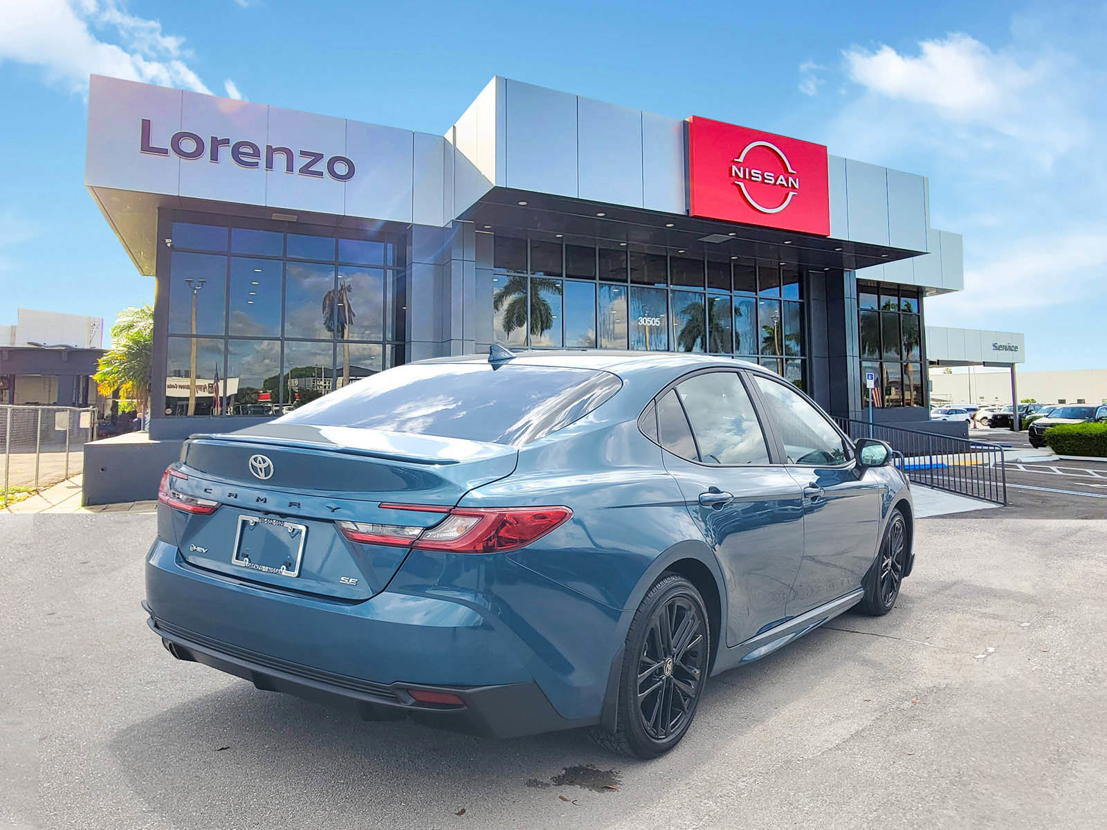 Used 2025 Toyota Camry SE FWD image 5