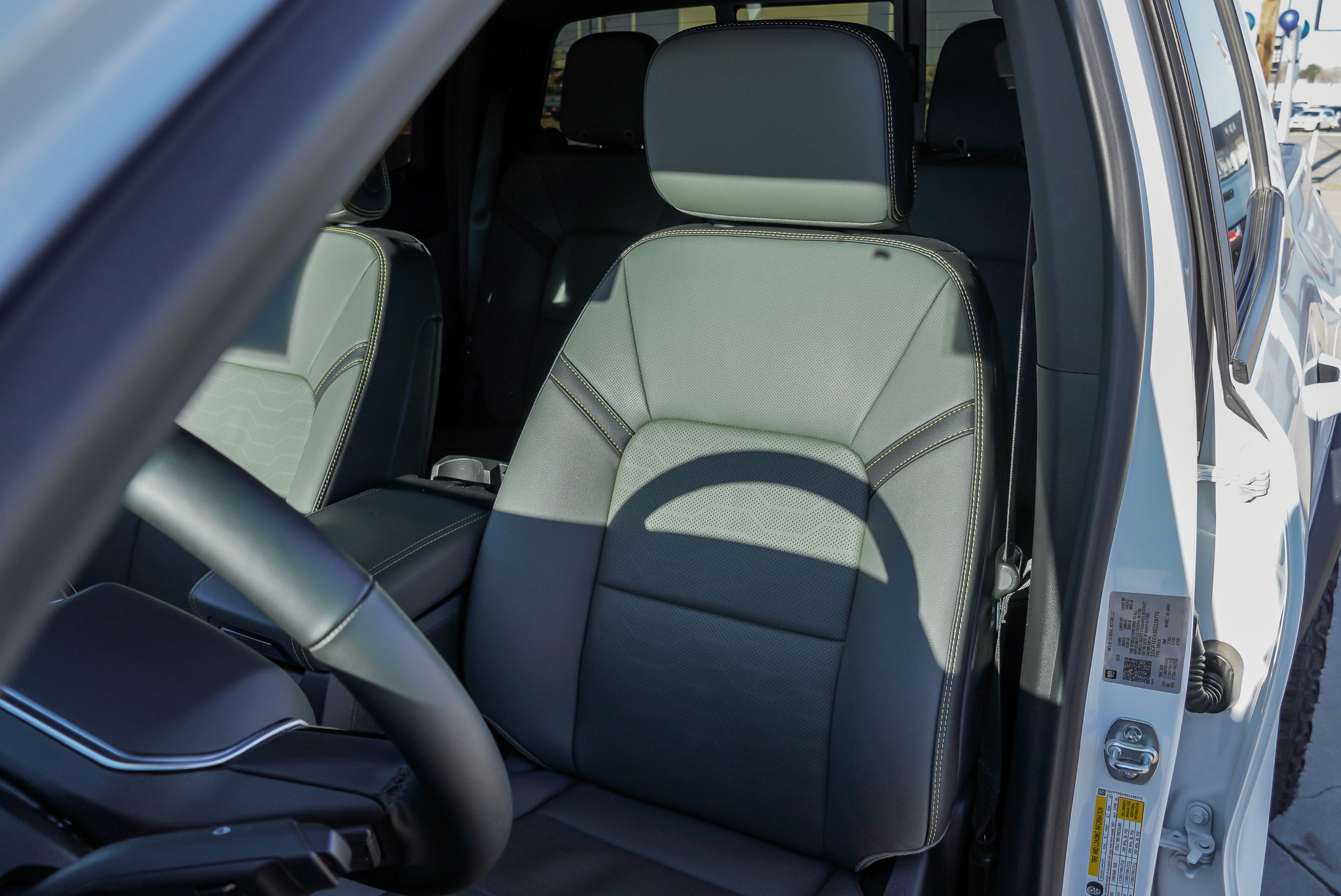 Used 2025 Chevrolet Colorado ZR2 w/ Technology Package image 16