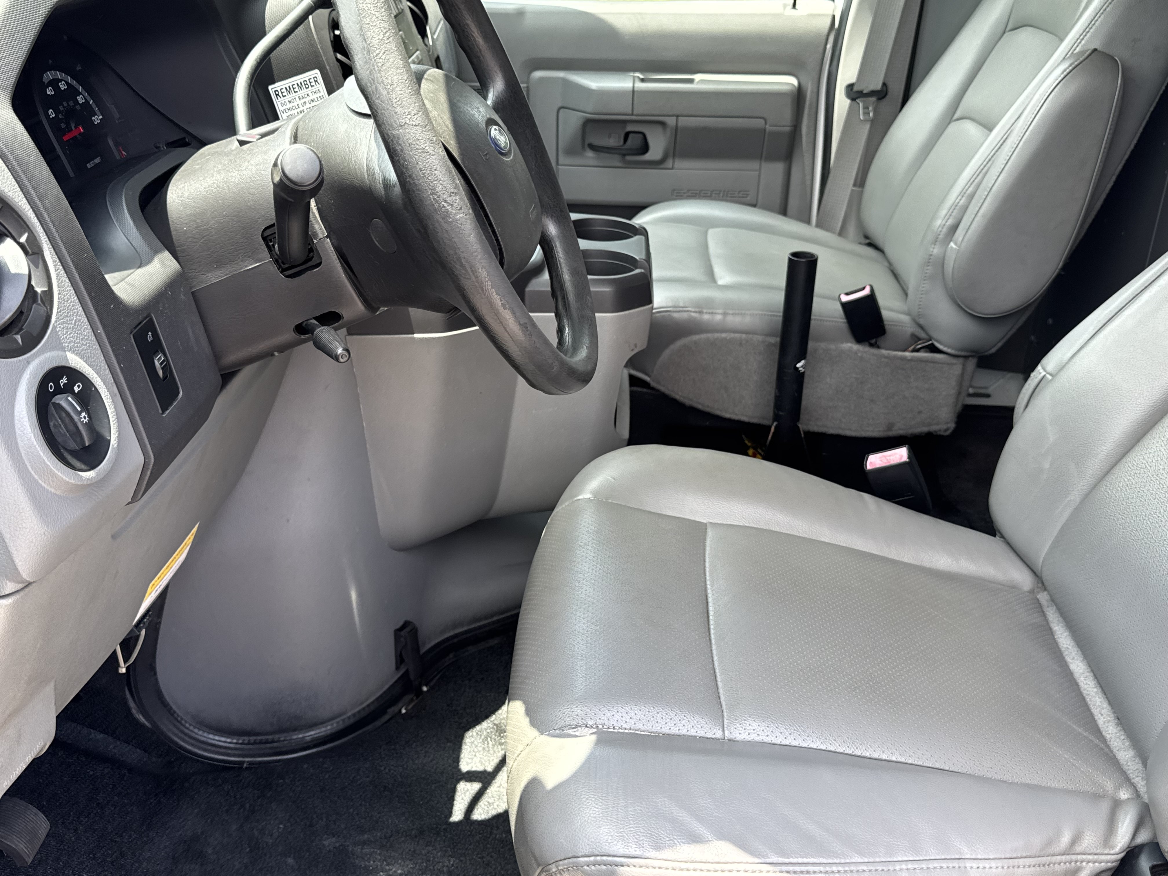Used 2010 Ford E-250 and Econoline 250 RWD image 10