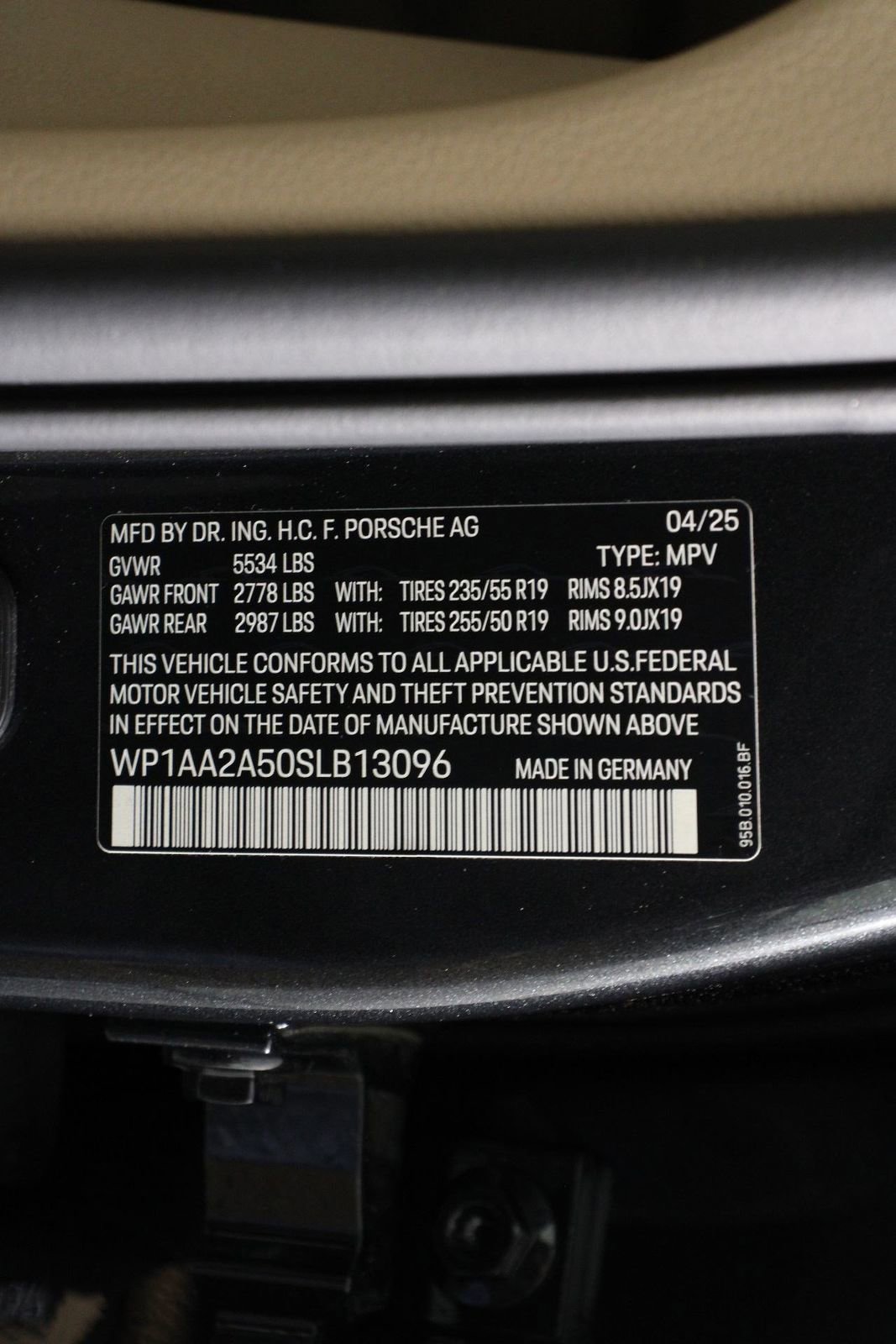 Certified 2025 Porsche Macan image 19