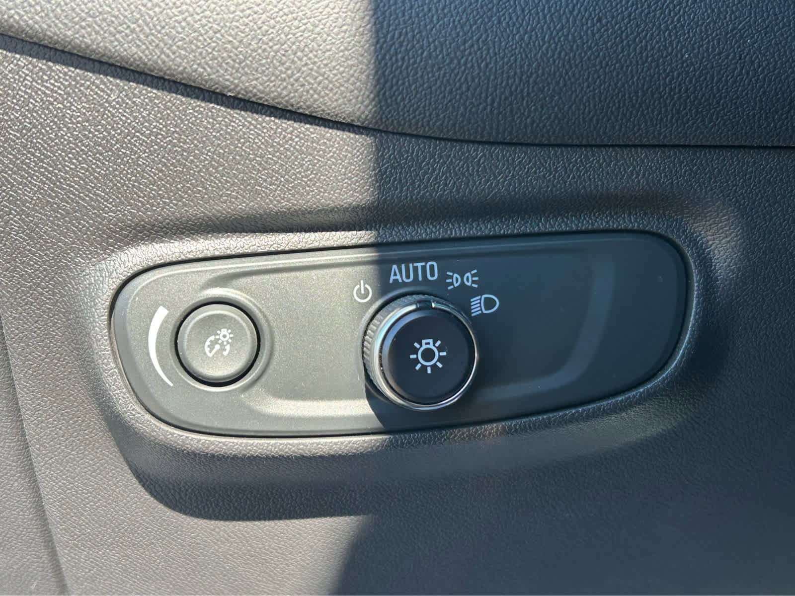 Used 2022 Chevrolet Equinox RS w/ RS Leather Package FWD image 24