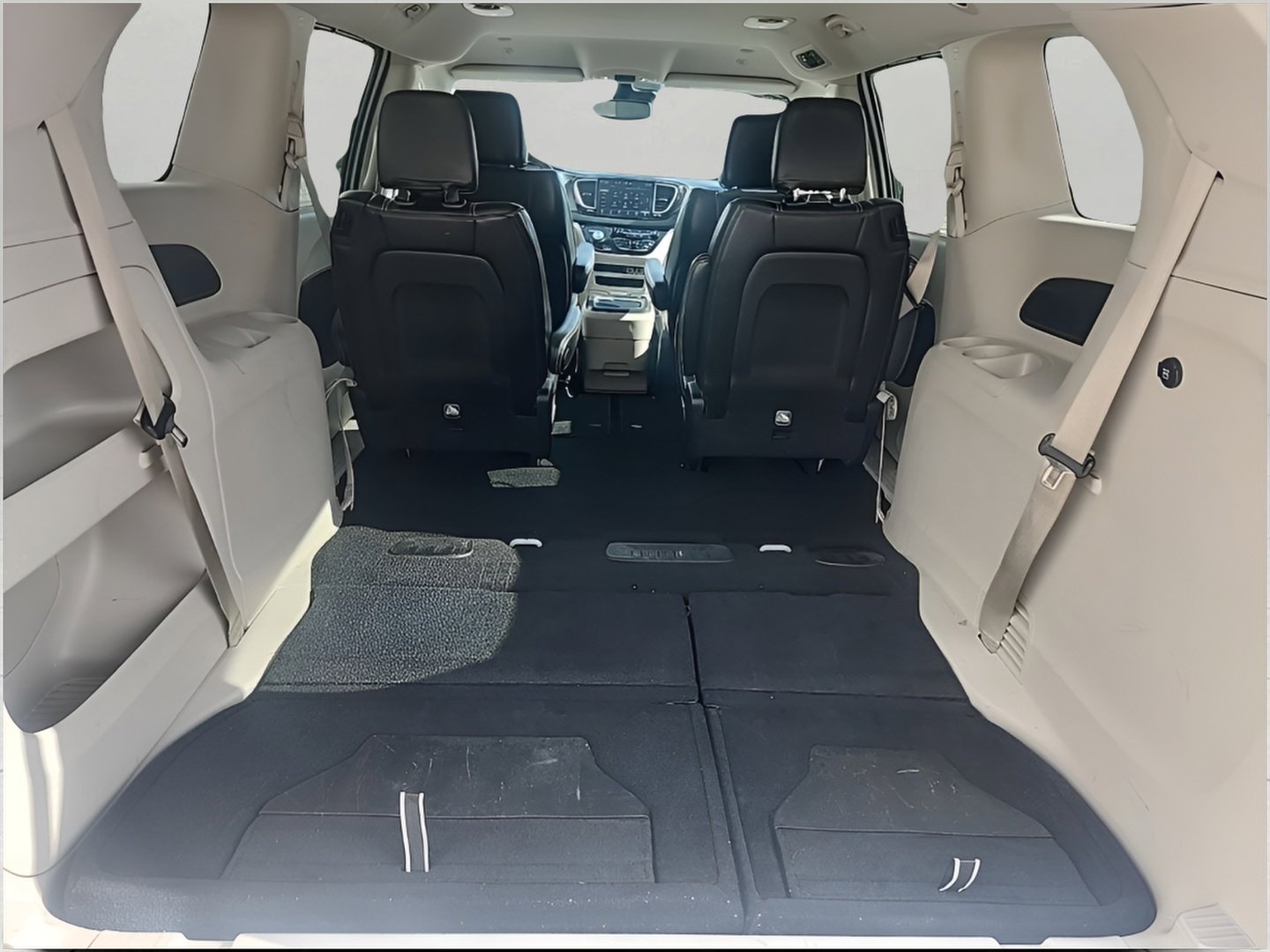 Used 2024 Chrysler Pacifica Touring-L image 12