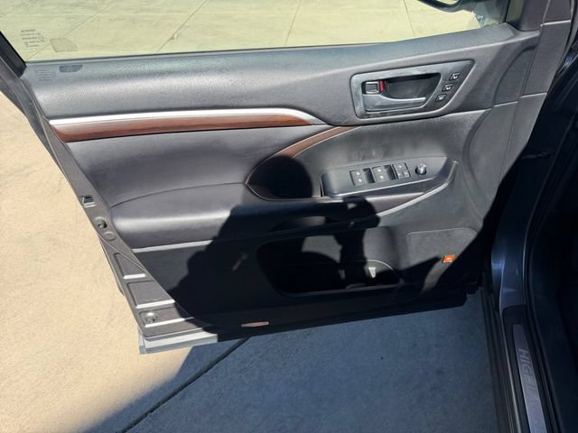 Used 2016 Toyota Highlander Limited FWD image 30