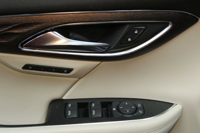 Used 2023 Buick Envision Avenir AWD/4WD image 19