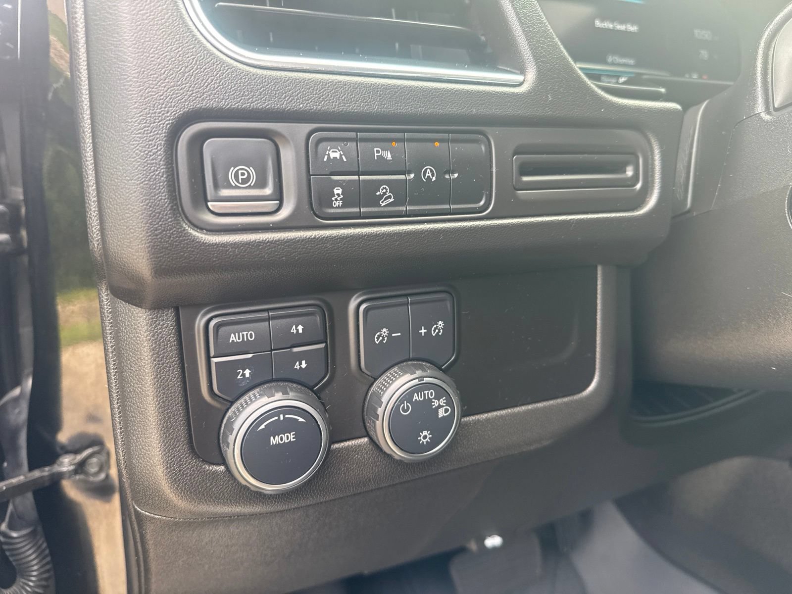 Used 2023 Chevrolet Tahoe Premier AWD/4WD image 24
