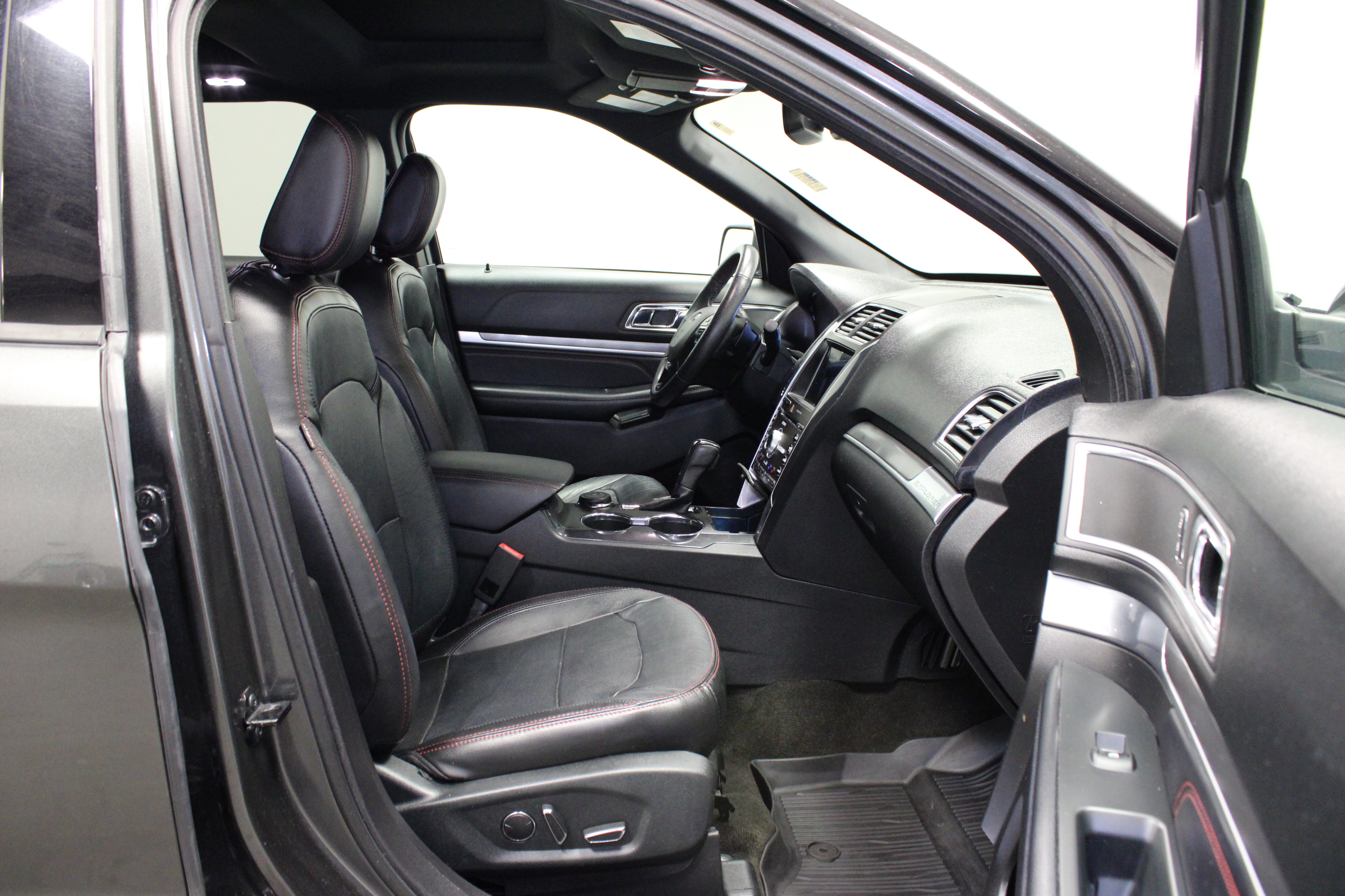 Used 2018 Ford Explorer Sport w/ Equipment Group 401A AWD/4WD image 14