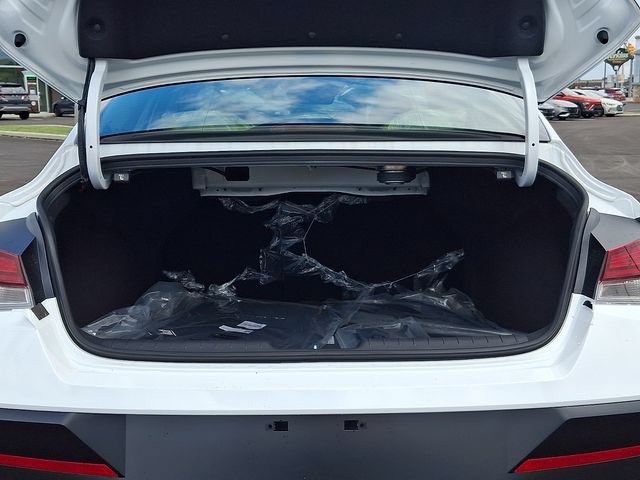 New 2026 Hyundai Elantra Limited FWD image 19