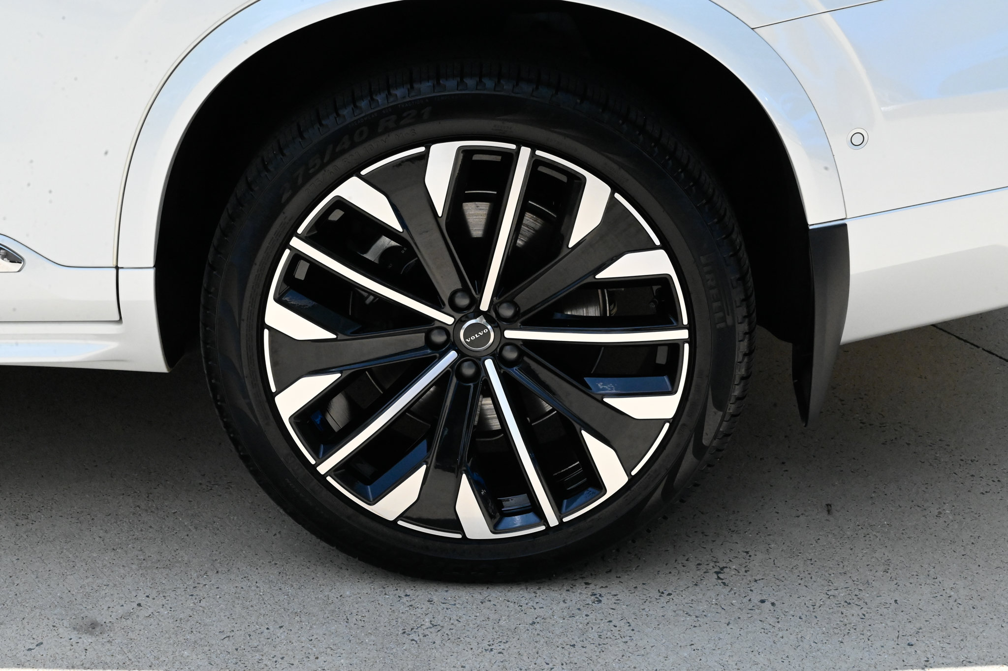 Used 2025 Volvo XC90 T8 Ultra w/ Protection Package Premier AWD/4WD image 10