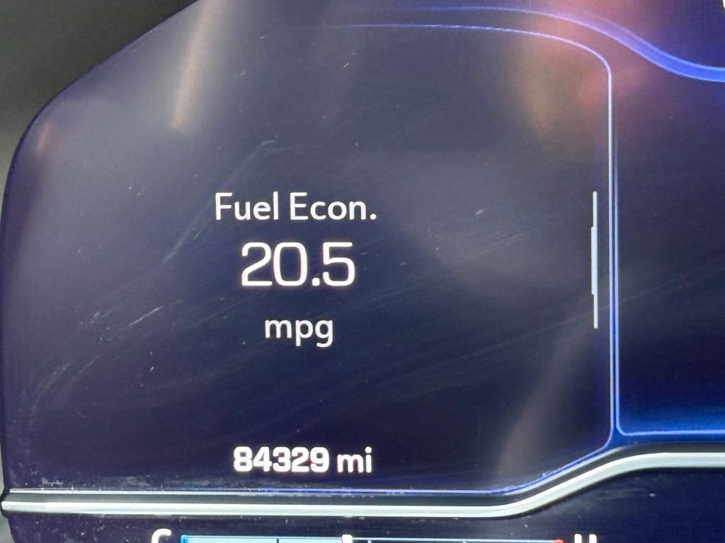 Used 2023 Chevrolet Suburban Premier image 31