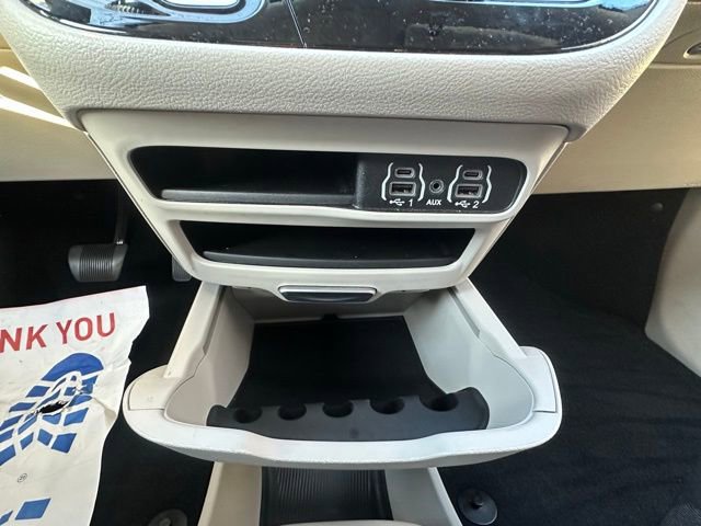 Used 2024 Chrysler Pacifica Touring-L image 25