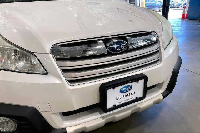 Used 2014 Subaru Outback 2.5i Limited w/ Moonroof Package AWD/4WD image 30
