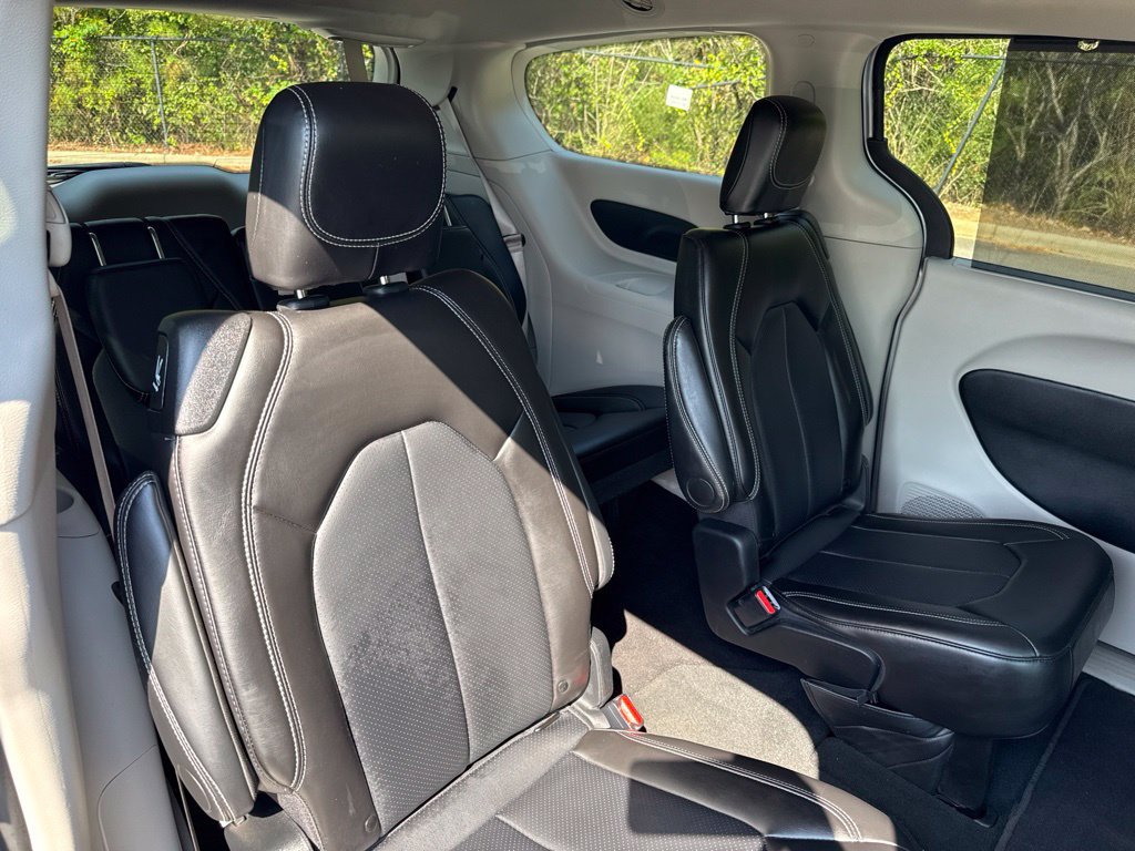 Used 2024 Chrysler Pacifica Touring-L FWD image 38