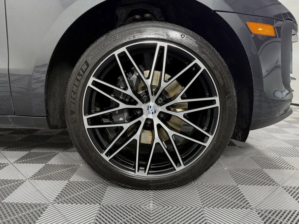 Certified 2025 Porsche Macan image 19