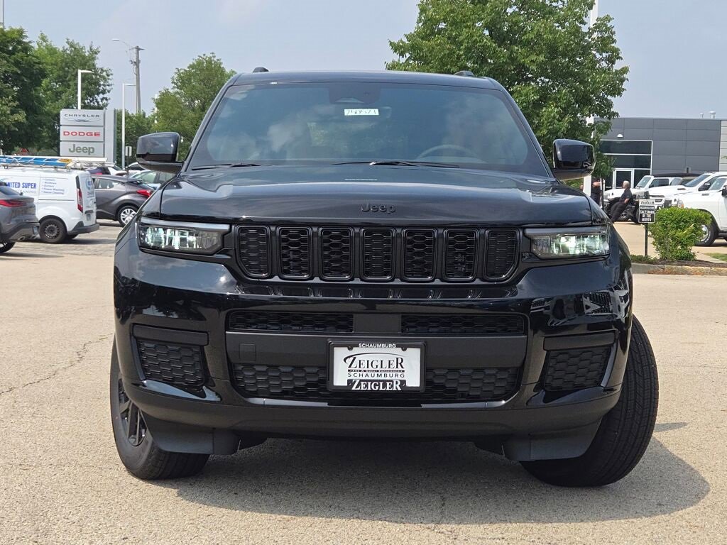 New 2025 Jeep Grand Cherokee L Laredo image 5