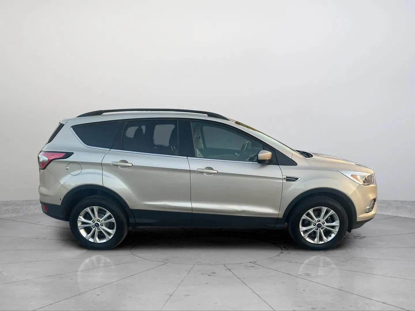 Used 2018 Ford Escape SE FWD image 15