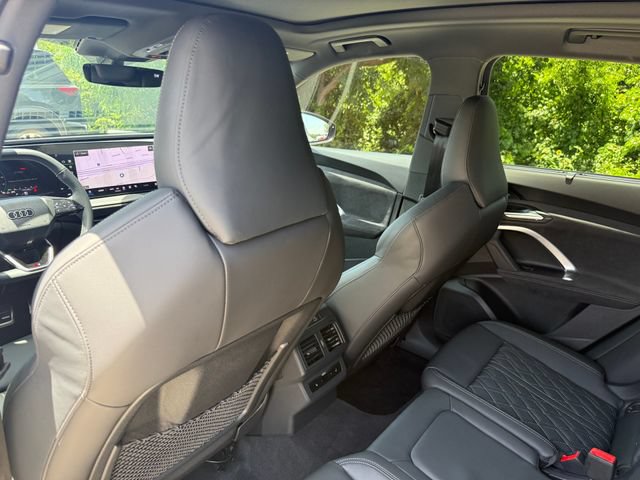 Used 2025 Audi SQ5 Prestige AWD/4WD image 27