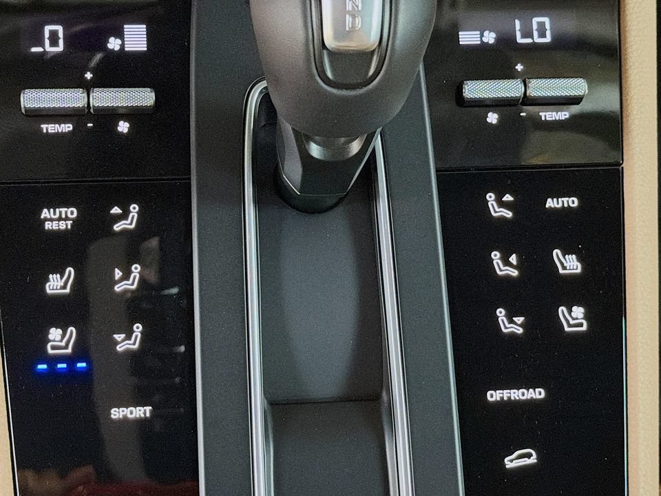 New 2026 Porsche Macan AWD/4WD image 23