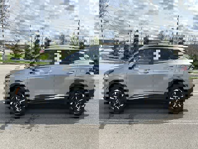 Used 2023 Kia Sportage LX image 2