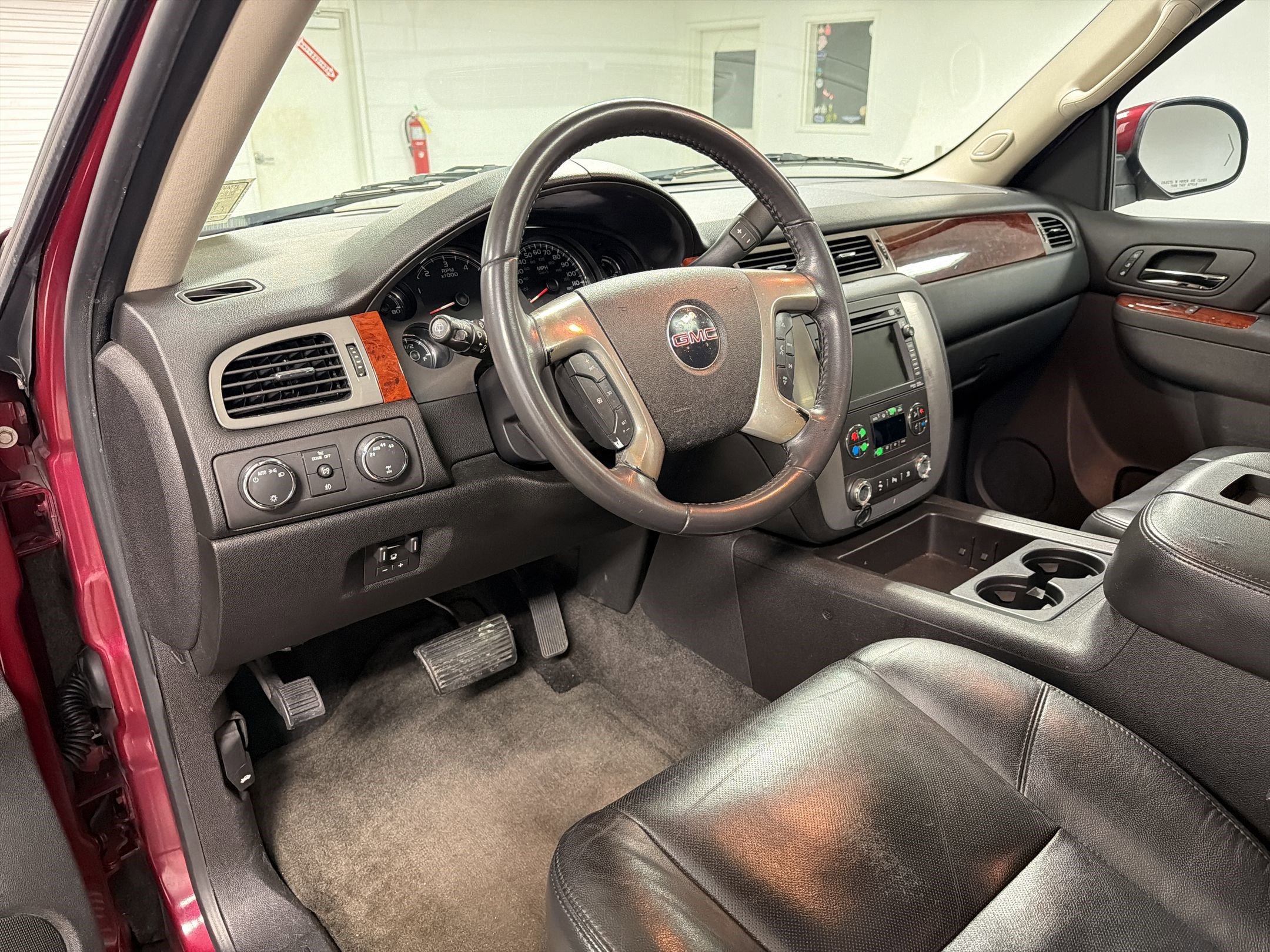 Used 2011 GMC Yukon SLT image 4