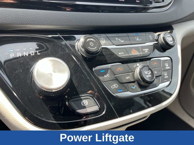 Used 2023 Chrysler Pacifica Touring-L FWD image 41