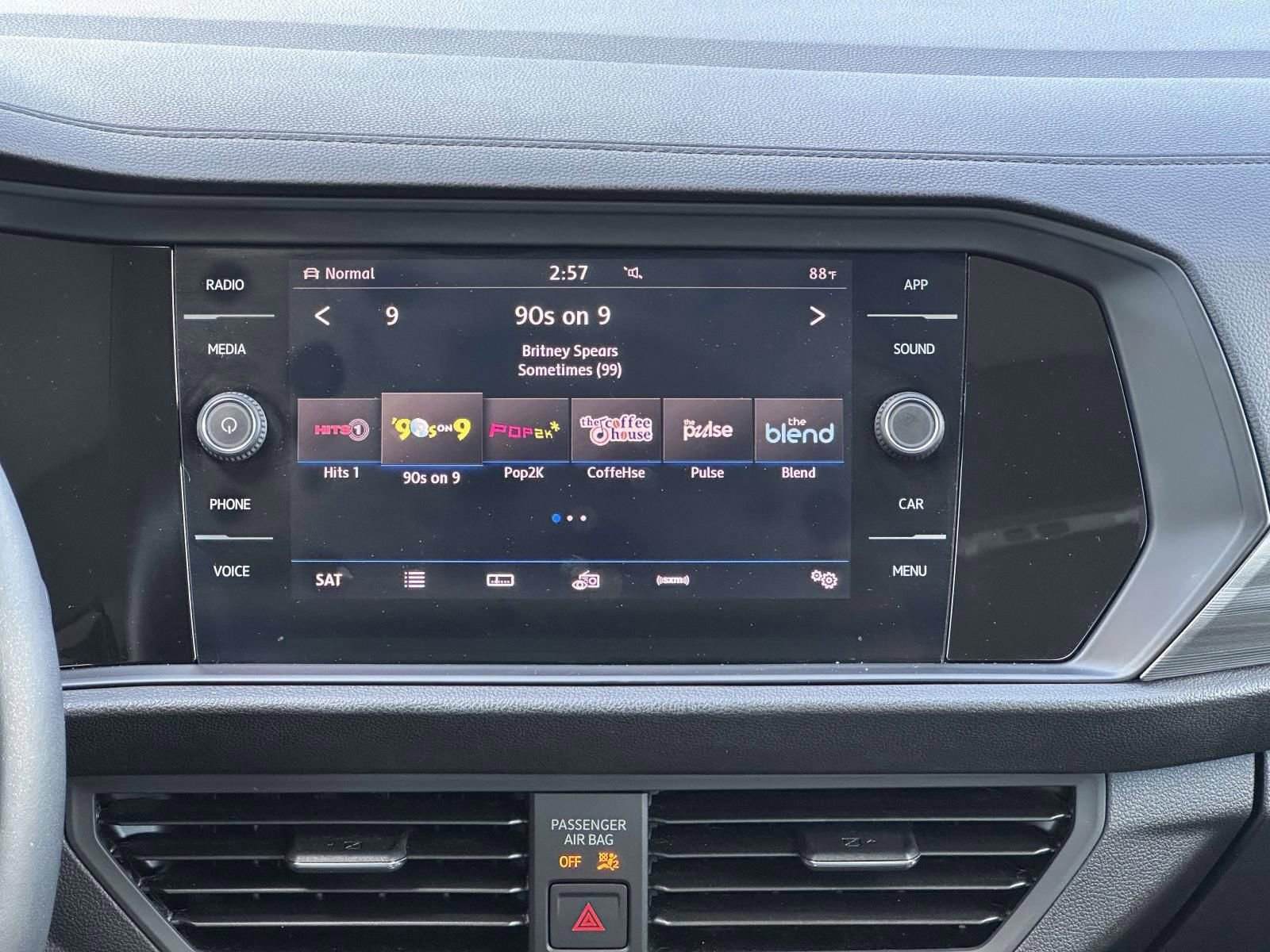Used 2019 Volkswagen Jetta SEL w/ Cold Weather Package FWD image 18