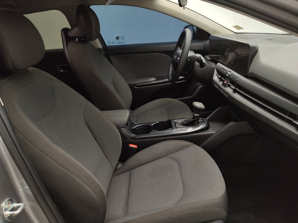 Used 2025 Kia K4 FWD image 21
