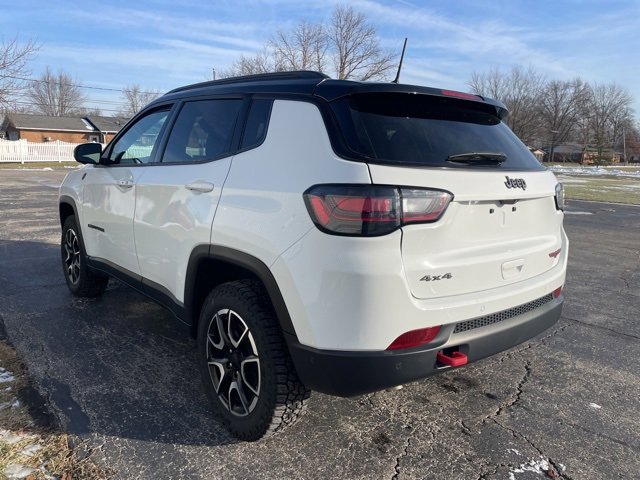 Used 2024 Jeep Compass Trailhawk w/ Trailhawk Elite Group image 2