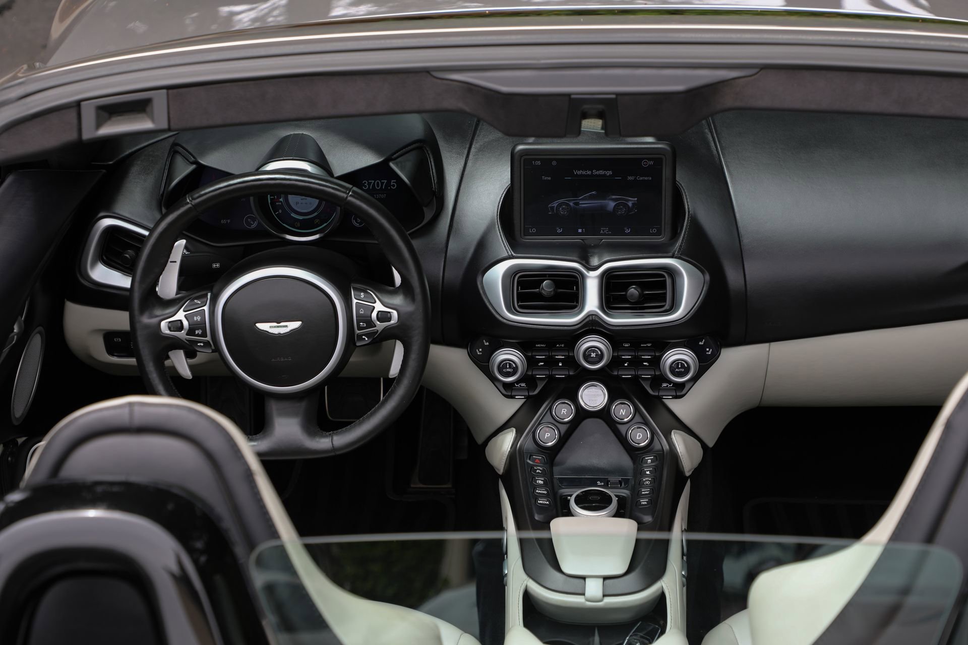Used 2023 Aston Martin V8 Vantage Roadster RWD image 21