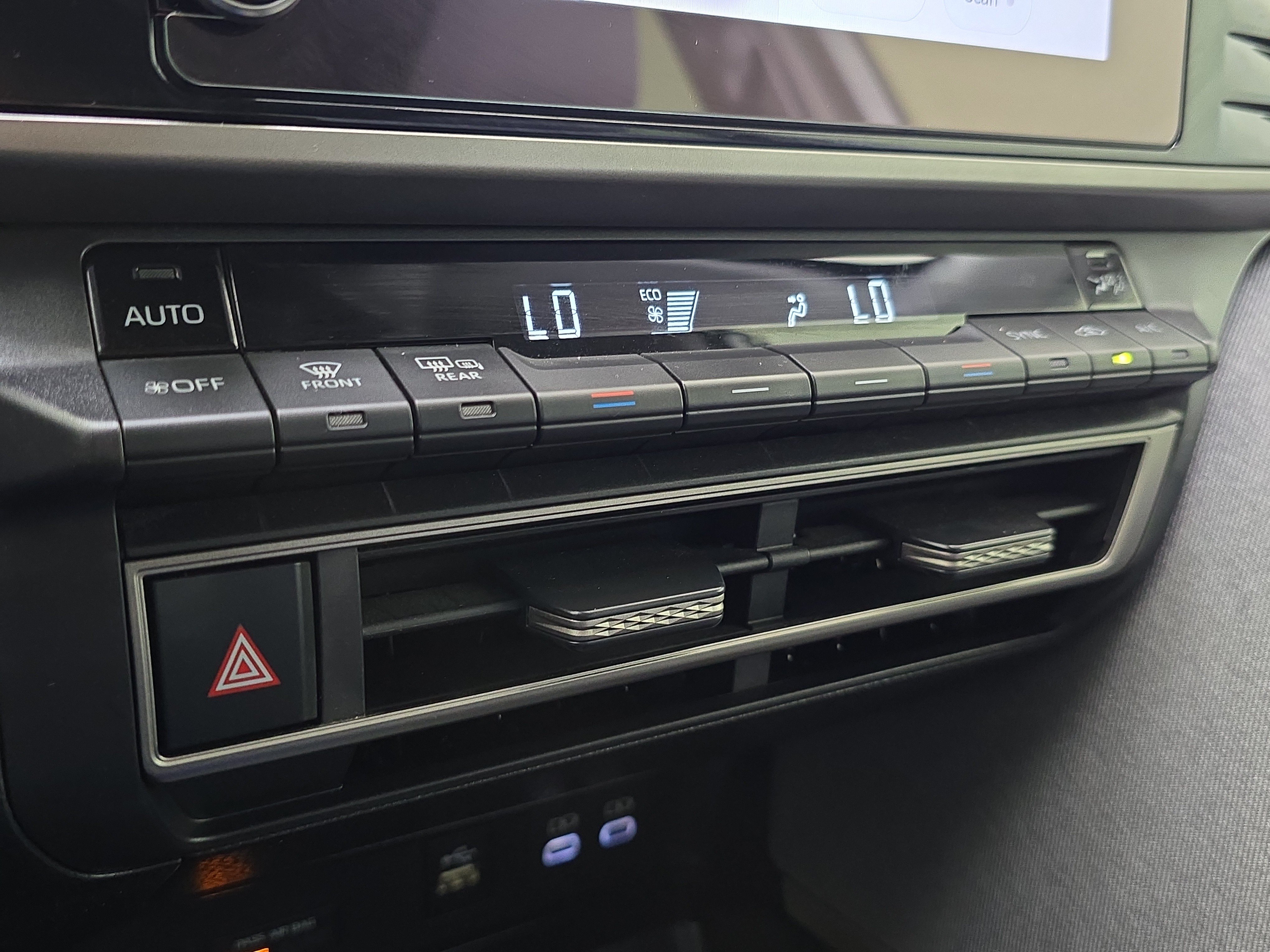 Used 2025 Toyota Camry LE FWD image 30