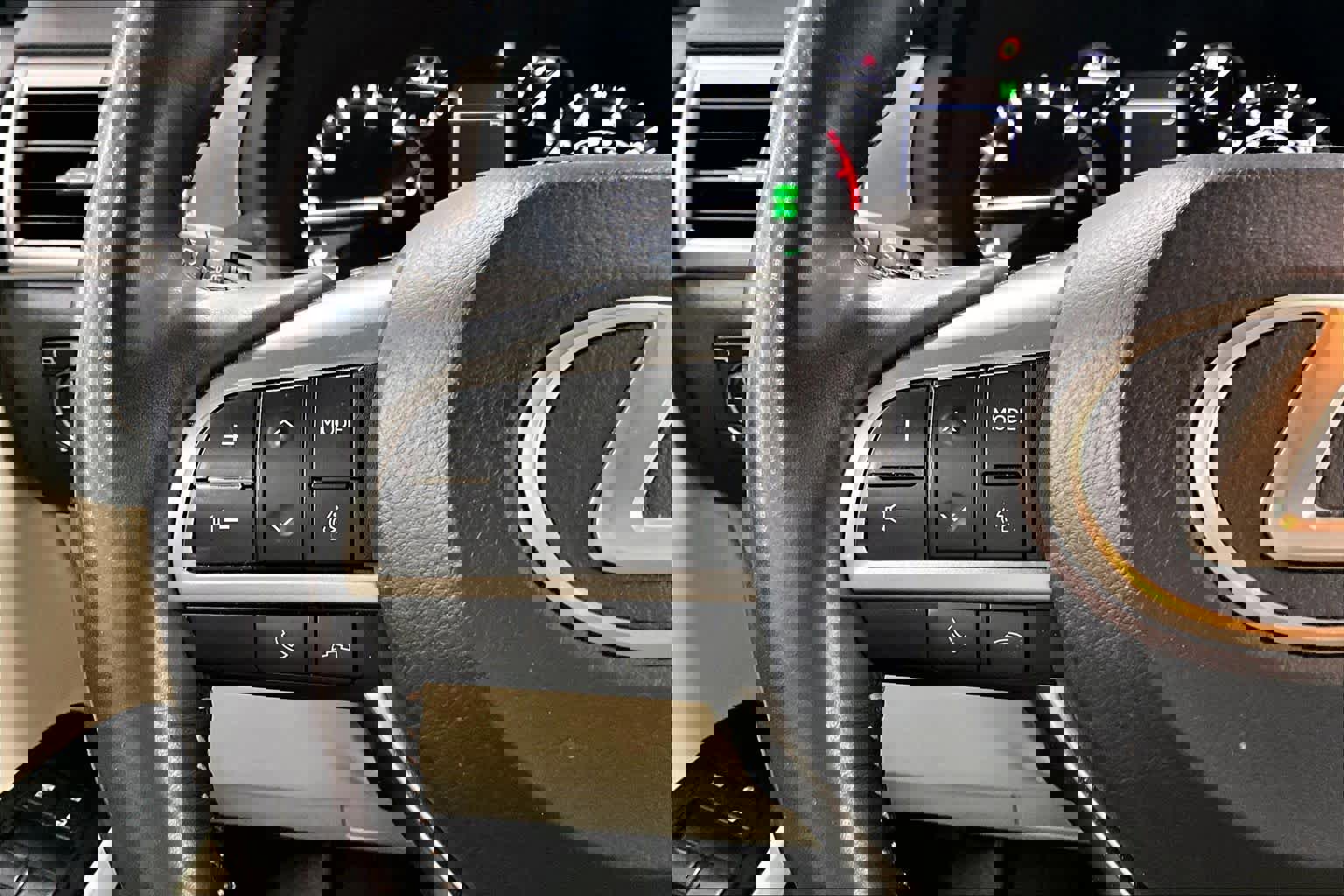 Used 2023 Lexus GX 460 Premium w/ Accessory Package image 24